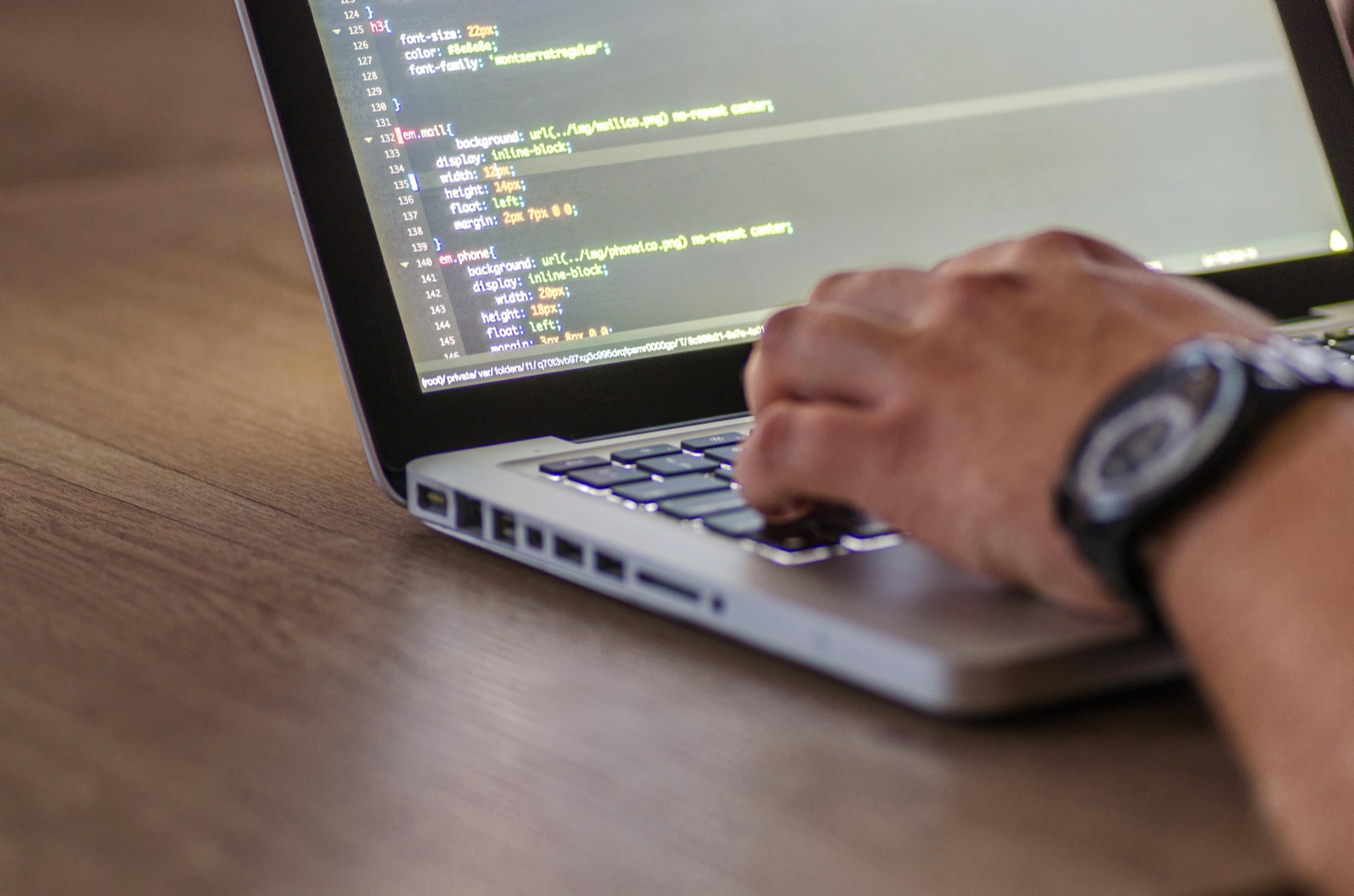 Next.js, trasparenza e governance: cosa valutare prima di sceglierlo